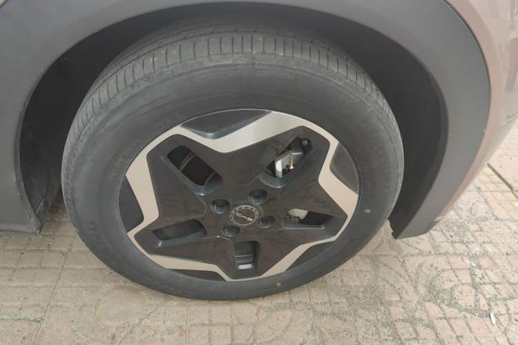 Used BYD Dolphin 2021 405 km Fashion Edition Right Front Wheel Hub