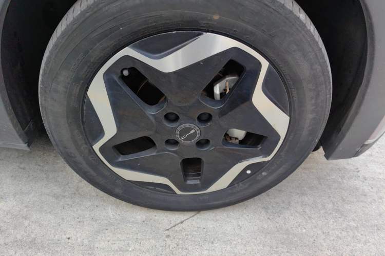Used BYD Dolphin 2021 405 km Fashion Edition Right Front Wheel Hub