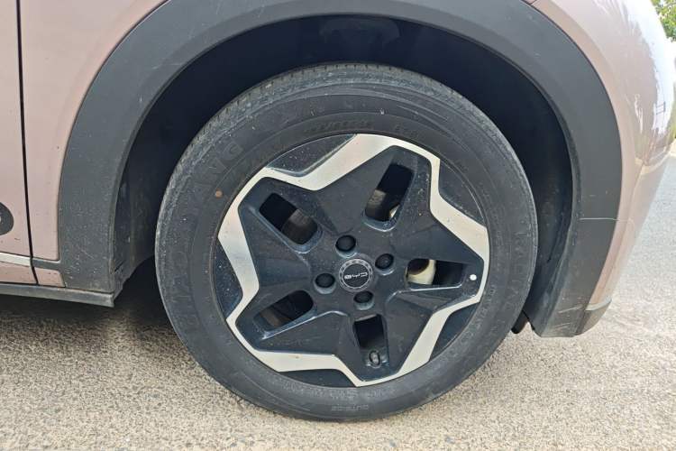 Used BYD Dolphin 2021 405 km Fashion Edition Right Front Wheel Hub