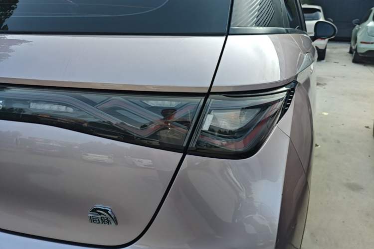 Used BYD Dolphin 2021 405 km Fashion Edition Right Rear Taillight