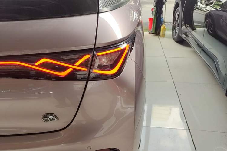 Used BYD Dolphin 2021 405 km Fashion Edition Right Rear Taillight