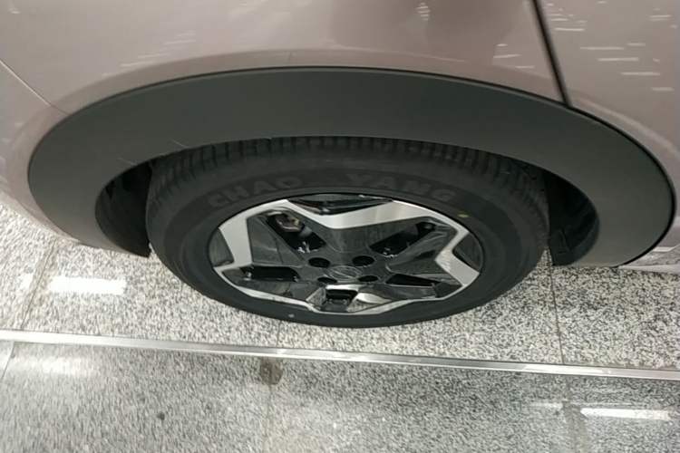 Used BYD Dolphin 2021 405 km Fashion Edition Right Rear Wheel Hub