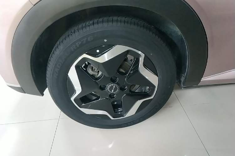 Used BYD Dolphin 2021 405 km Fashion Edition Right Rear Wheel Hub
