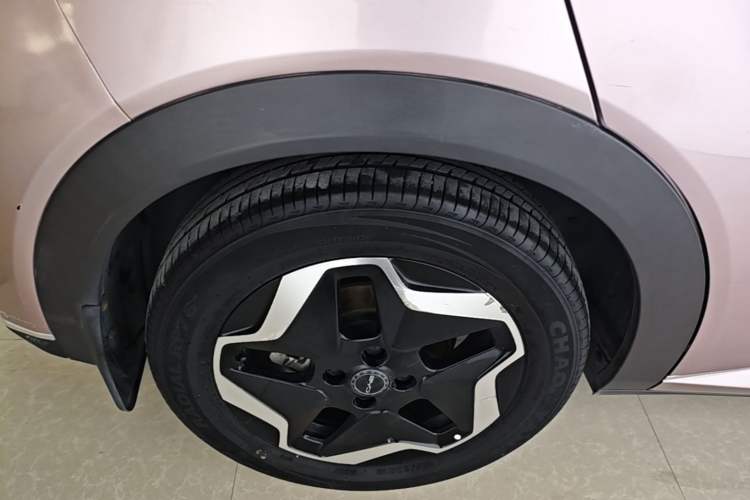 Used BYD Dolphin 2021 405 km Fashion Edition Right Rear Wheel Hub