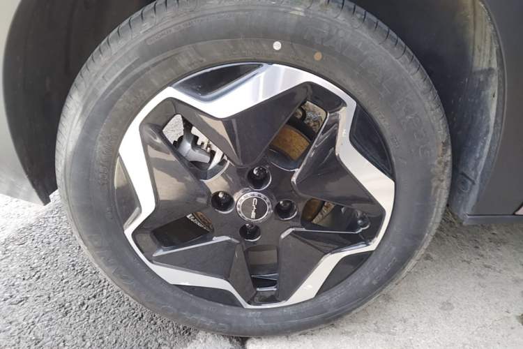Used BYD Dolphin 2021 405 km Fashion Edition Right Rear Wheel Hub