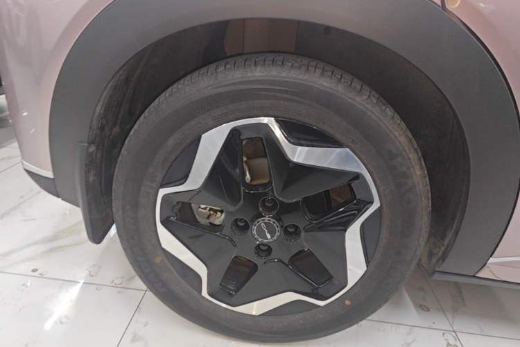 Used BYD Dolphin 2021 405 km Fashion Edition Right Rear Wheel Hub
