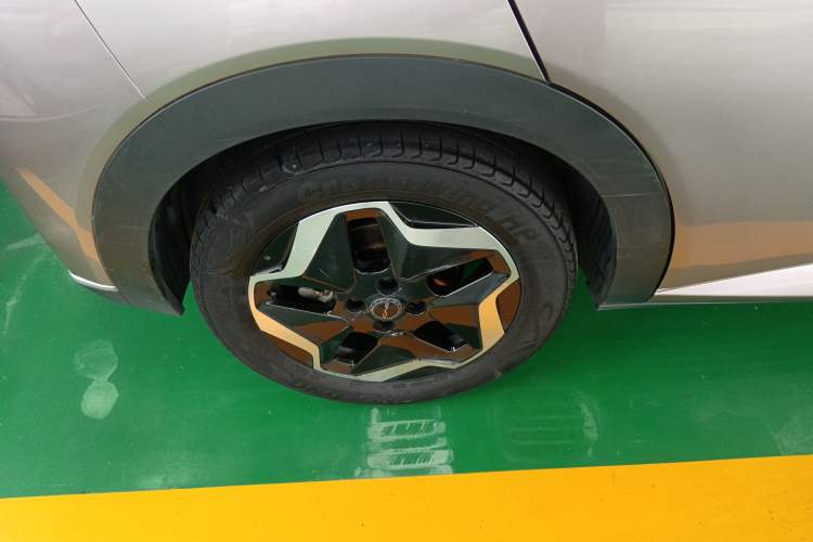 Used BYD Dolphin 2021 405 km Fashion Edition Right Rear Wheel Hub