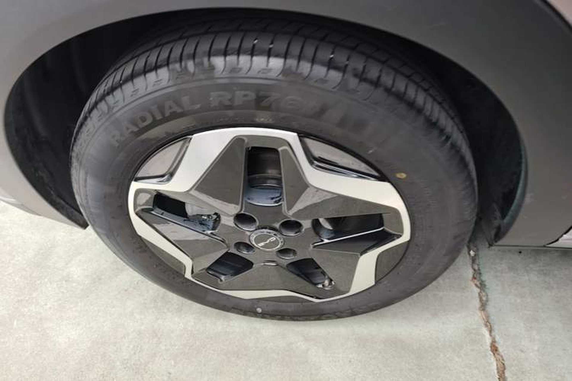 Used BYD Dolphin 2021 405 km Fashion Edition Right Rear Wheel Hub