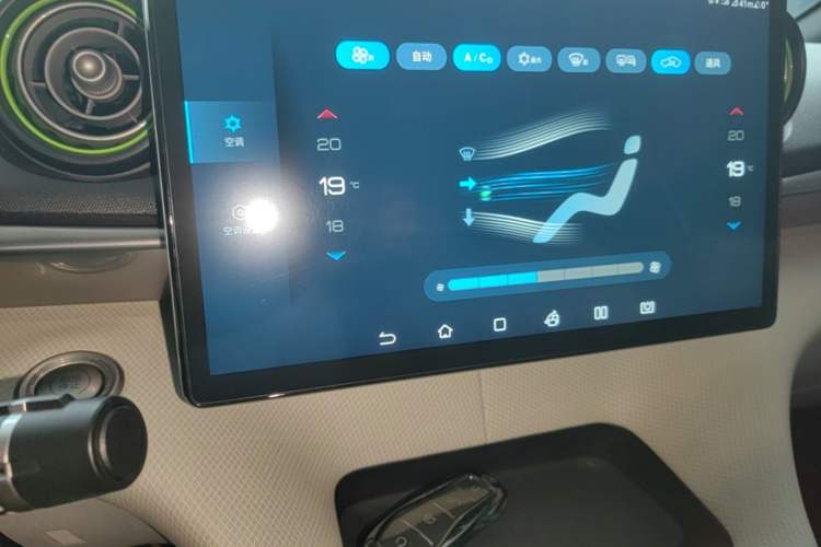 Used BYD Dolphin 2021 405 km Fashion Edition Audio And AC Panel