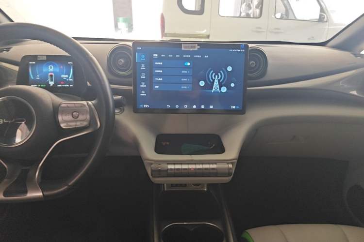 Used BYD Dolphin 2021 405 km Fashion Edition Audio And AC Panel