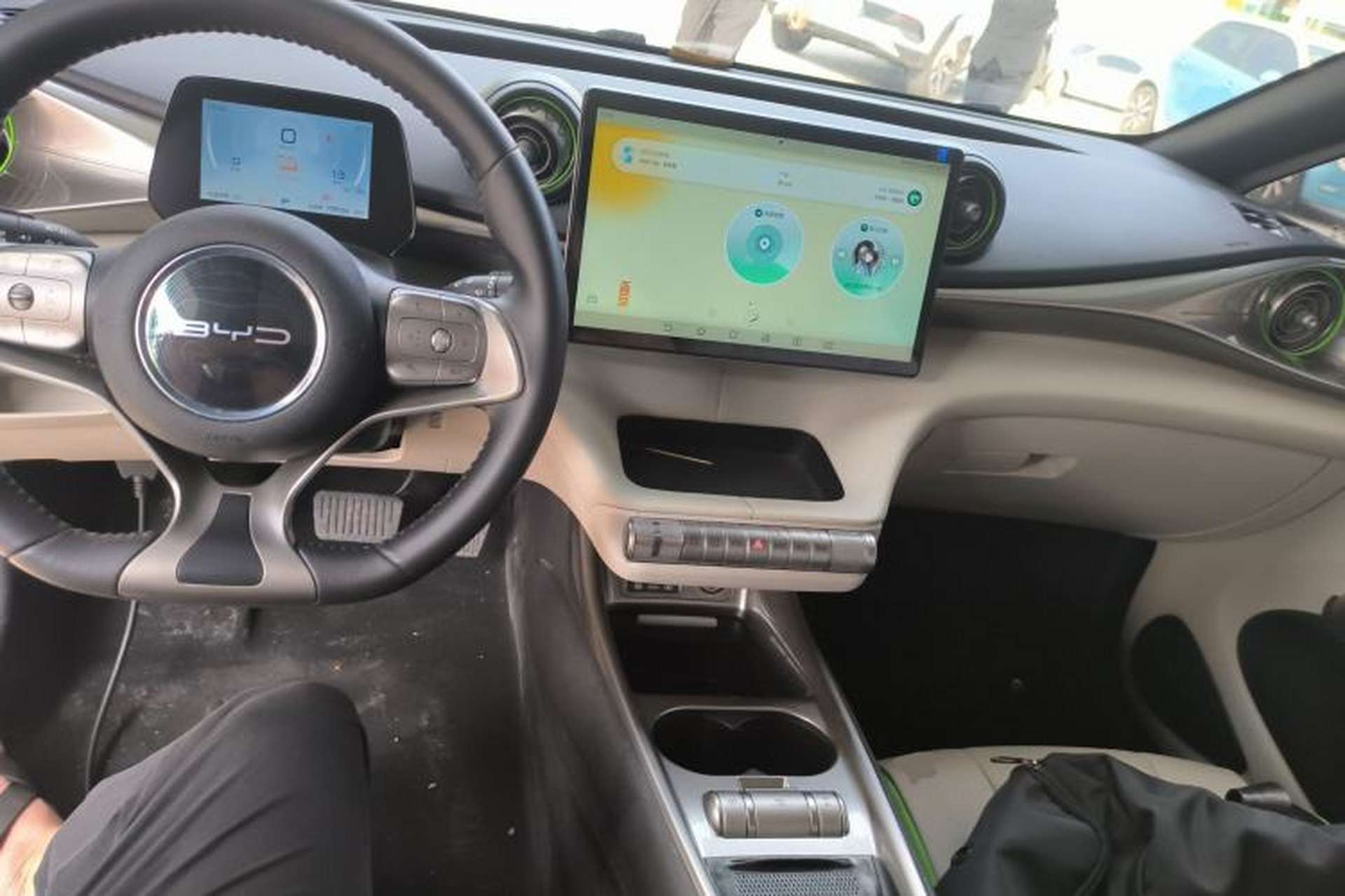 Used BYD Dolphin 2021 405 km Fashion Edition Center Console