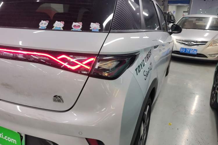Used BYD Dolphin 2021 405 km Fashion Edition Exterior 3