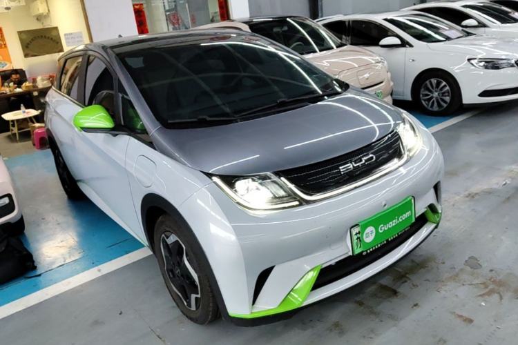 Used BYD Dolphin 2021 405 km Fashion Edition Front Right 45 Deg