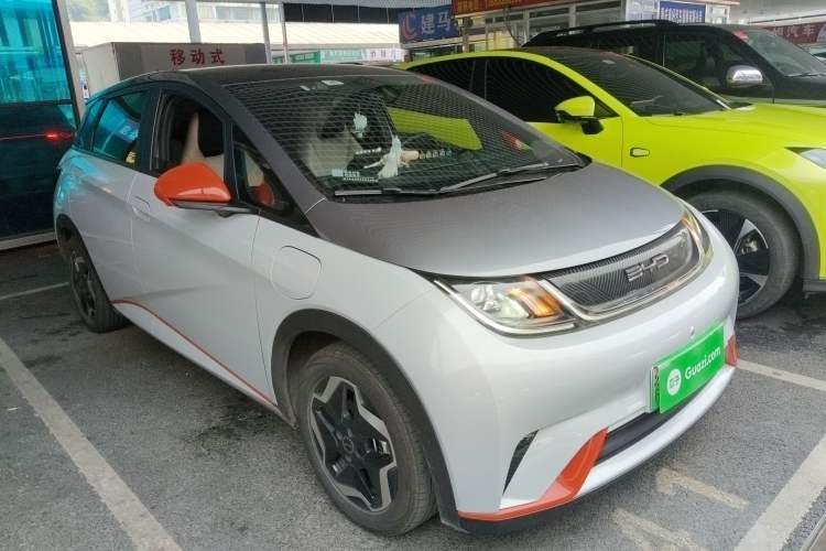 Used BYD Dolphin 2021 405 km Fashion Edition Front Right 45 Deg