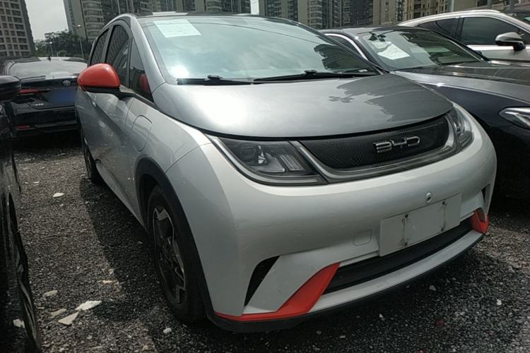 Used BYD Dolphin 2021 405 km Fashion Edition Front Right 45 Deg