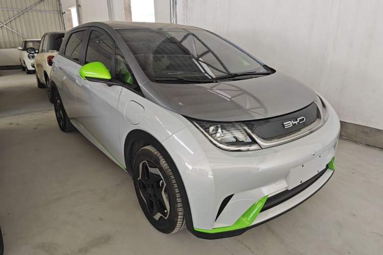 Used BYD Dolphin 2021 405 km Fashion Edition Front Right 45 Deg