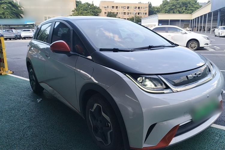 Used BYD Dolphin 2021 405 km Fashion Edition Front Right 45 Deg