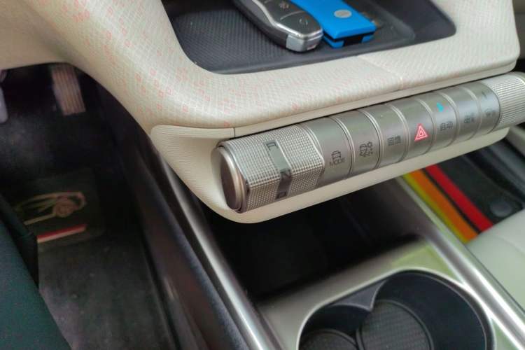 Used BYD Dolphin 2021 405 km Fashion Edition Gear Lever