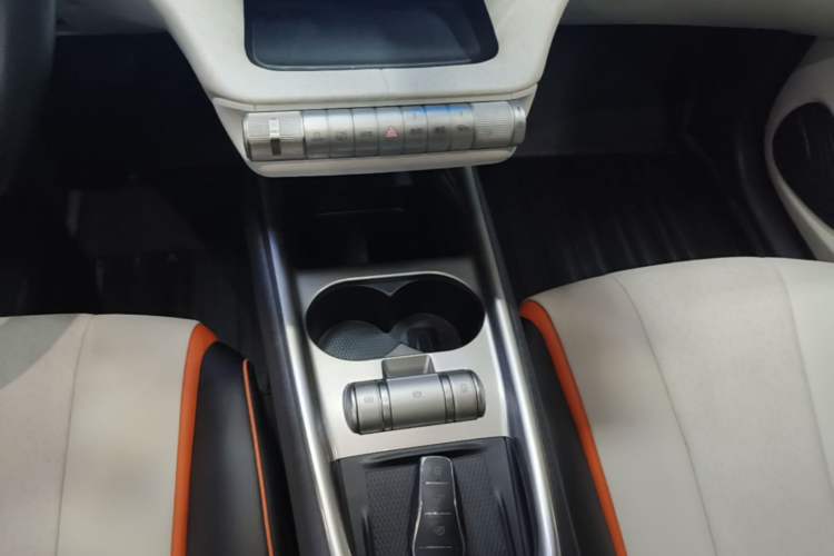 Used BYD Dolphin 2021 405 km Fashion Edition Gear Lever