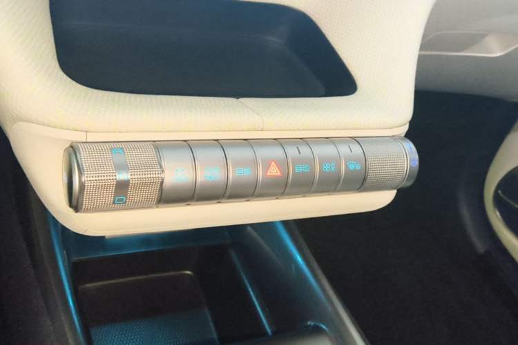 Used BYD Dolphin 2021 405 km Fashion Edition Gear Lever