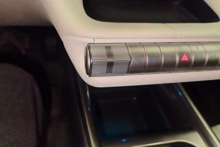 Used BYD Dolphin 2021 405 km Fashion Edition Gear Lever