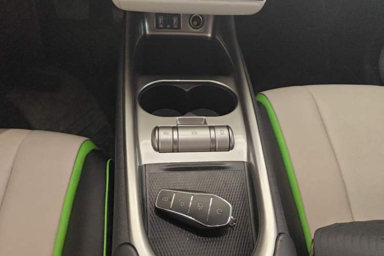 Used BYD Dolphin 2021 405 km Fashion Edition Gear Lever
