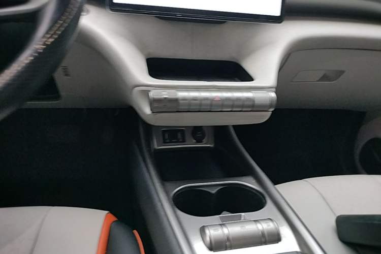 Used BYD Dolphin 2021 405 km Fashion Edition Gear Lever