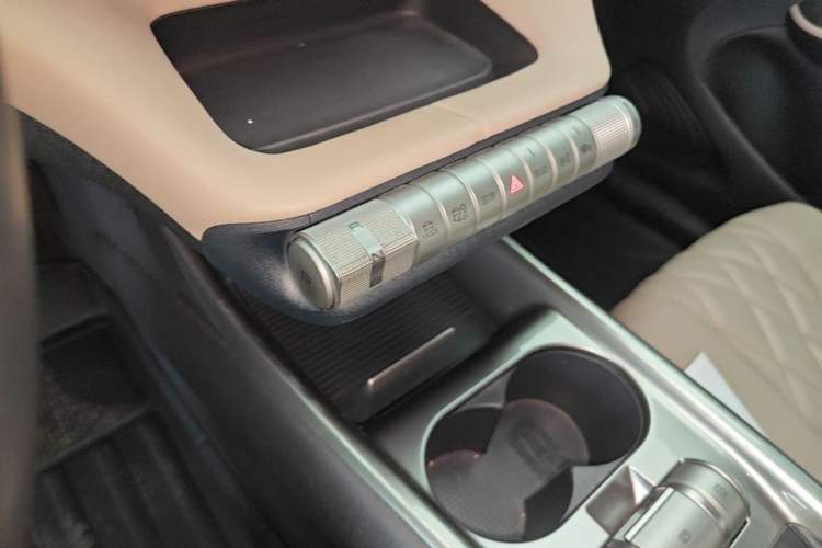 Used BYD Dolphin 2021 405 km Fashion Edition Gear Lever