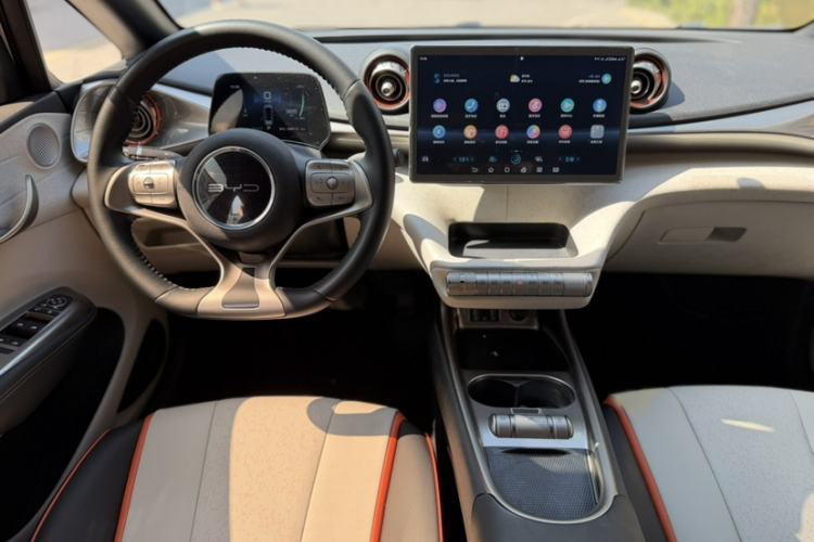 Used BYD Dolphin 2021 405 km Fashion Edition Interior 1