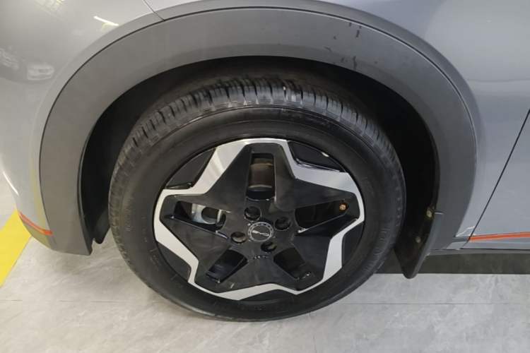 Used BYD Dolphin 2021 405 km Fashion Edition Left Front Wheel Hub