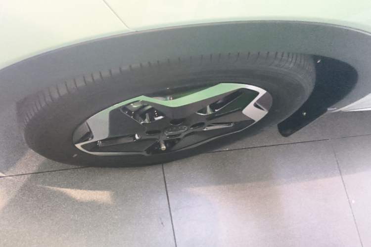 Used BYD Dolphin 2021 405 km Fashion Edition Left Front Wheel Hub