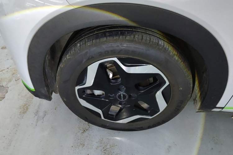 Used BYD Dolphin 2021 405 km Fashion Edition Left Front Wheel Hub
