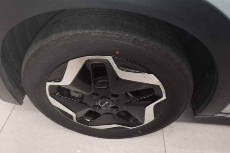 Used BYD Dolphin 2021 405 km Fashion Edition Left Front Wheel Hub