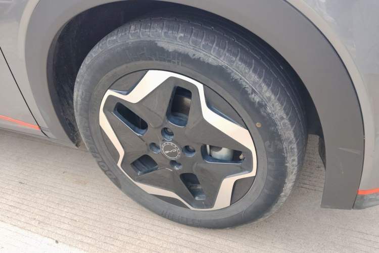 Used BYD Dolphin 2021 405 km Fashion Edition Right Front Wheel Hub