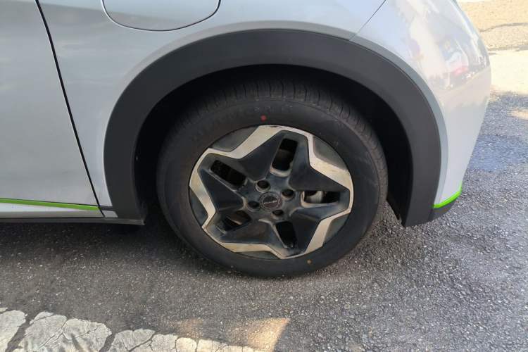 Used BYD Dolphin 2021 405 km Free Version Right Front Wheel Hub