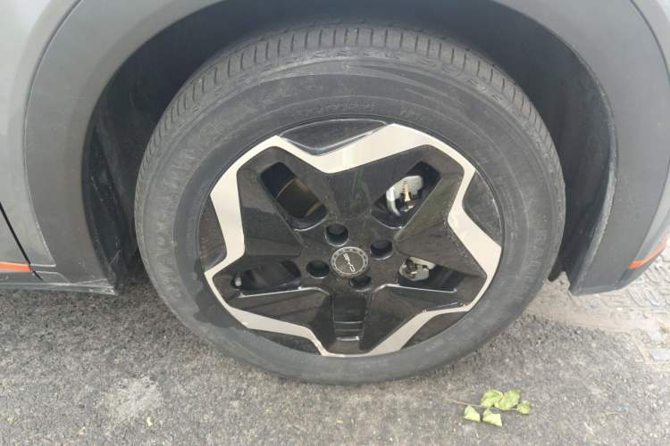 Used BYD Dolphin 2021 405 km Fashion Edition Right Front Wheel Hub