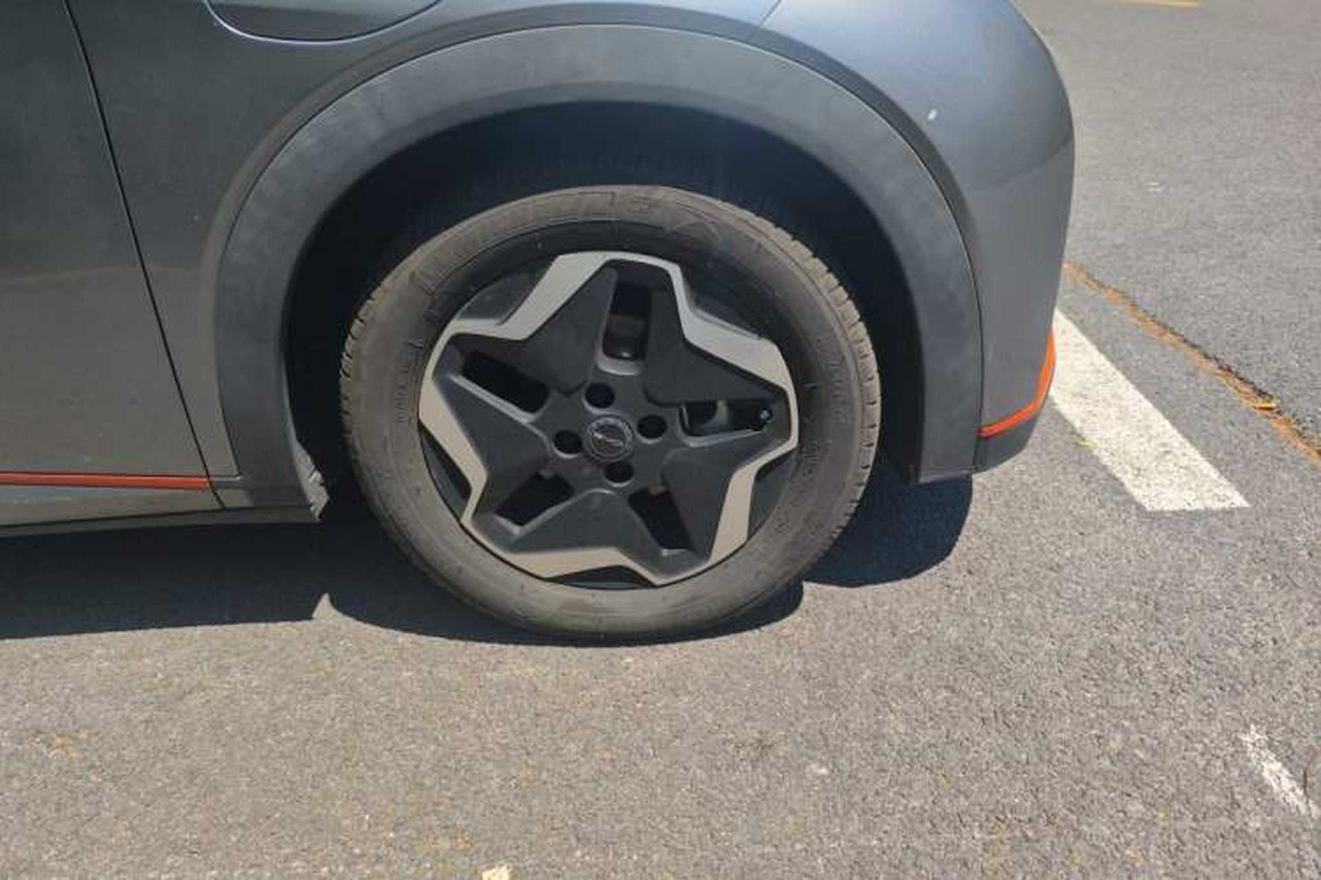 Used BYD Dolphin 2021 405 km Fashion Edition Right Front Wheel Hub