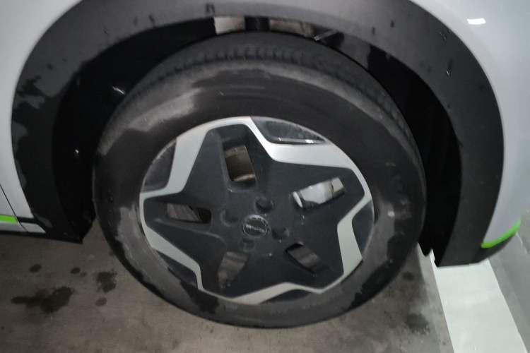 Used BYD Dolphin 2021 405 km Fashion Edition Right Front Wheel Hub
