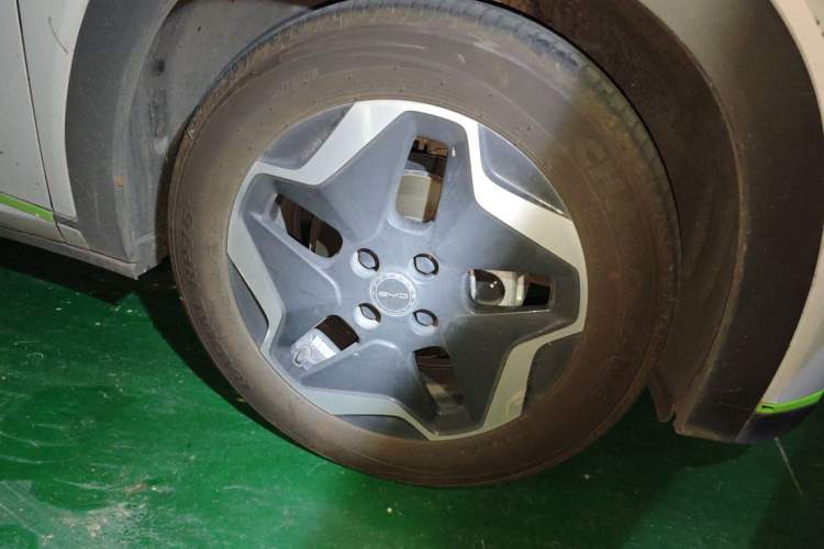 Used BYD Dolphin 2021 405 km Free Version Right Front Wheel Hub