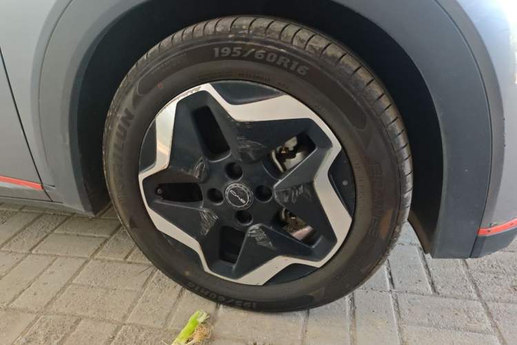 Used BYD Dolphin 2021 405 km Fashion Edition Right Front Wheel Hub