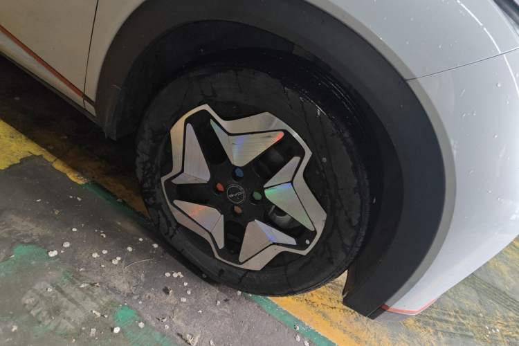 Used BYD Dolphin 2021 405 km Free Version Right Front Wheel Hub