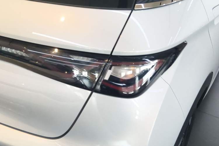 Used BYD Dolphin 2021 405 km Fashion Edition Right Rear Taillight
