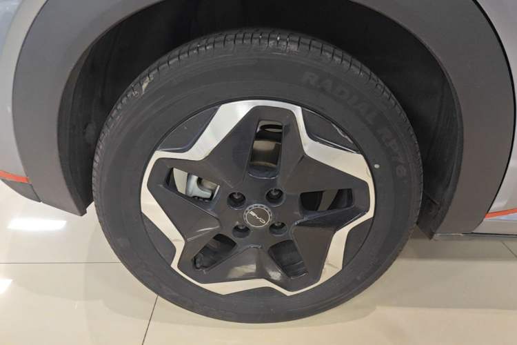 Used BYD Dolphin 2021 405 km Fashion Edition Right Rear Wheel Hub