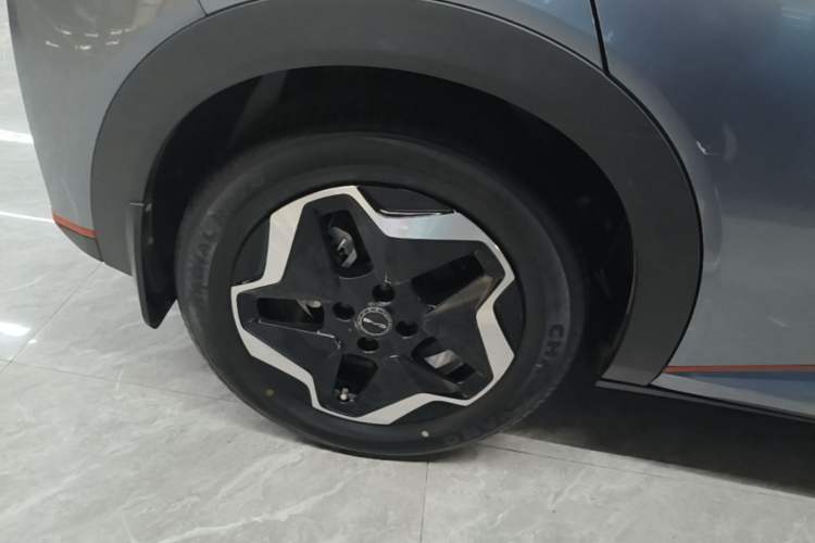 Used BYD Dolphin 2021 405 km Fashion Edition Right Rear Wheel Hub