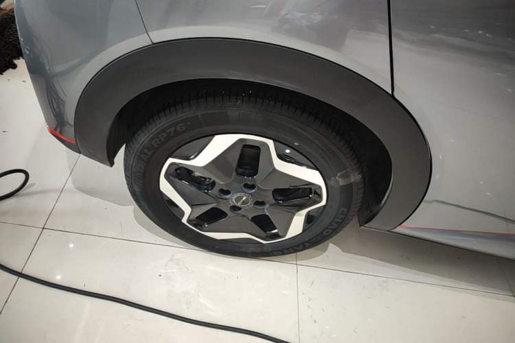 Used BYD Dolphin 2021 405 km Fashion Edition Right Rear Wheel Hub