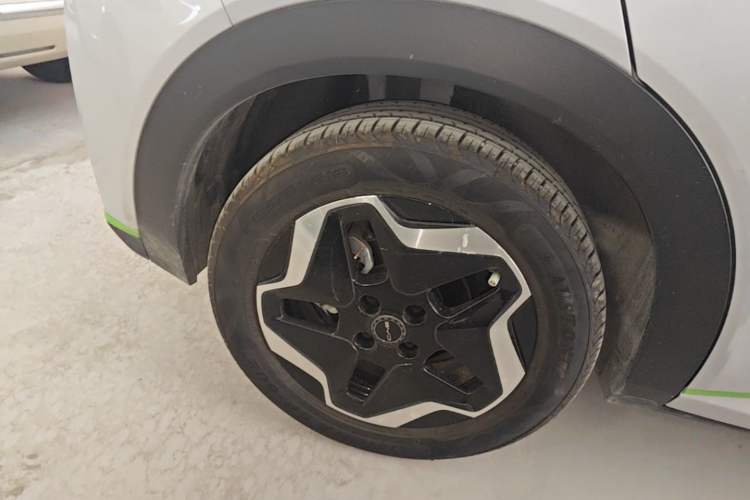 Used BYD Dolphin 2021 405 km Fashion Edition Right Rear Wheel Hub