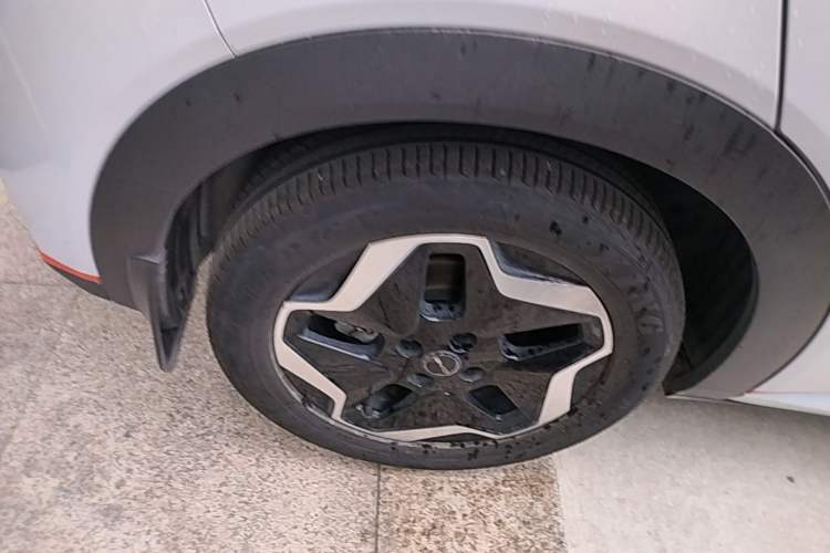Used BYD Dolphin 2021 405 km Fashion Edition Right Rear Wheel Hub