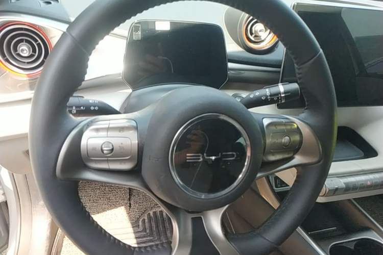 Used BYD Dolphin 2021 405 km Fashion Edition Steering Wheel