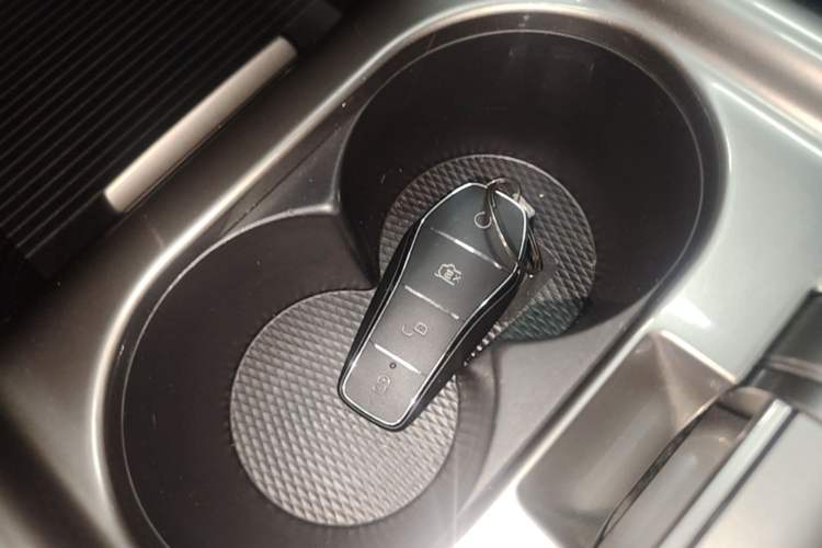 Used BYD Dolphin 2021 405 km Free Version Vehicle Key