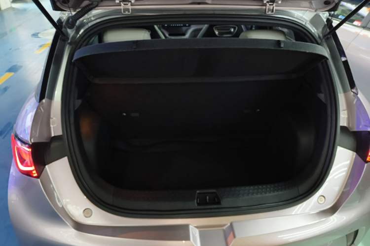 Used BYD Dolphin 2021 405 km Fashion Edition Trunk